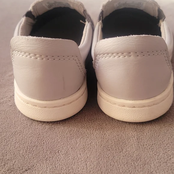 Clark's Leather Grey Toddler Slip on sneakers Sz 6 - Picture 4 of 11